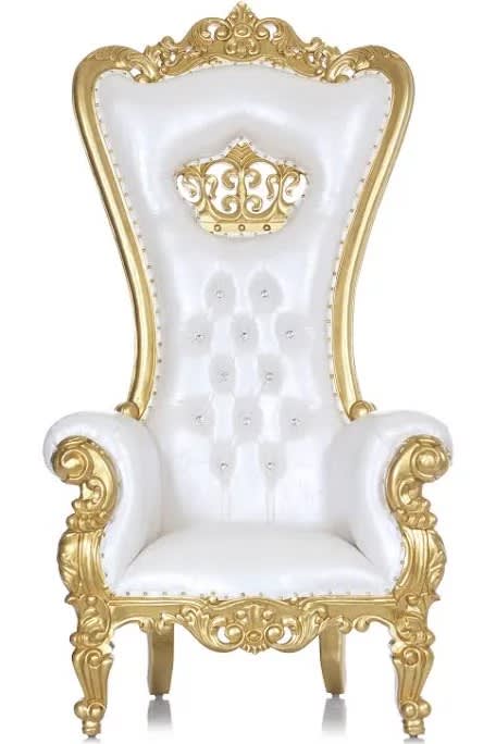 White chair rentals online near me