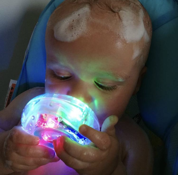 Baby bath toys lights online