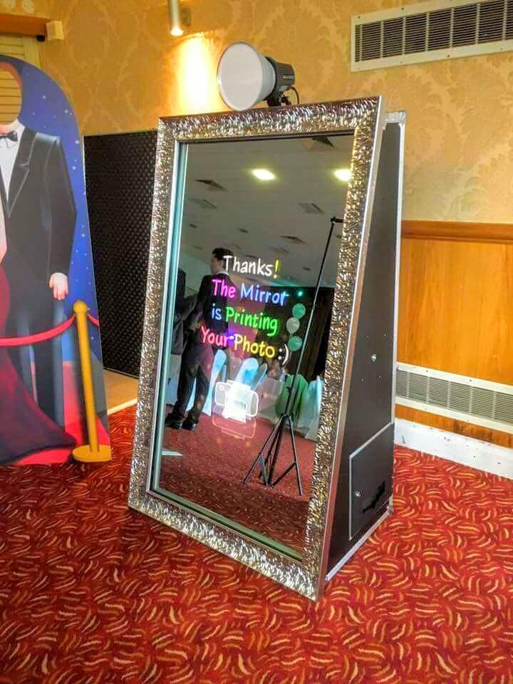 mirrored image photo booth