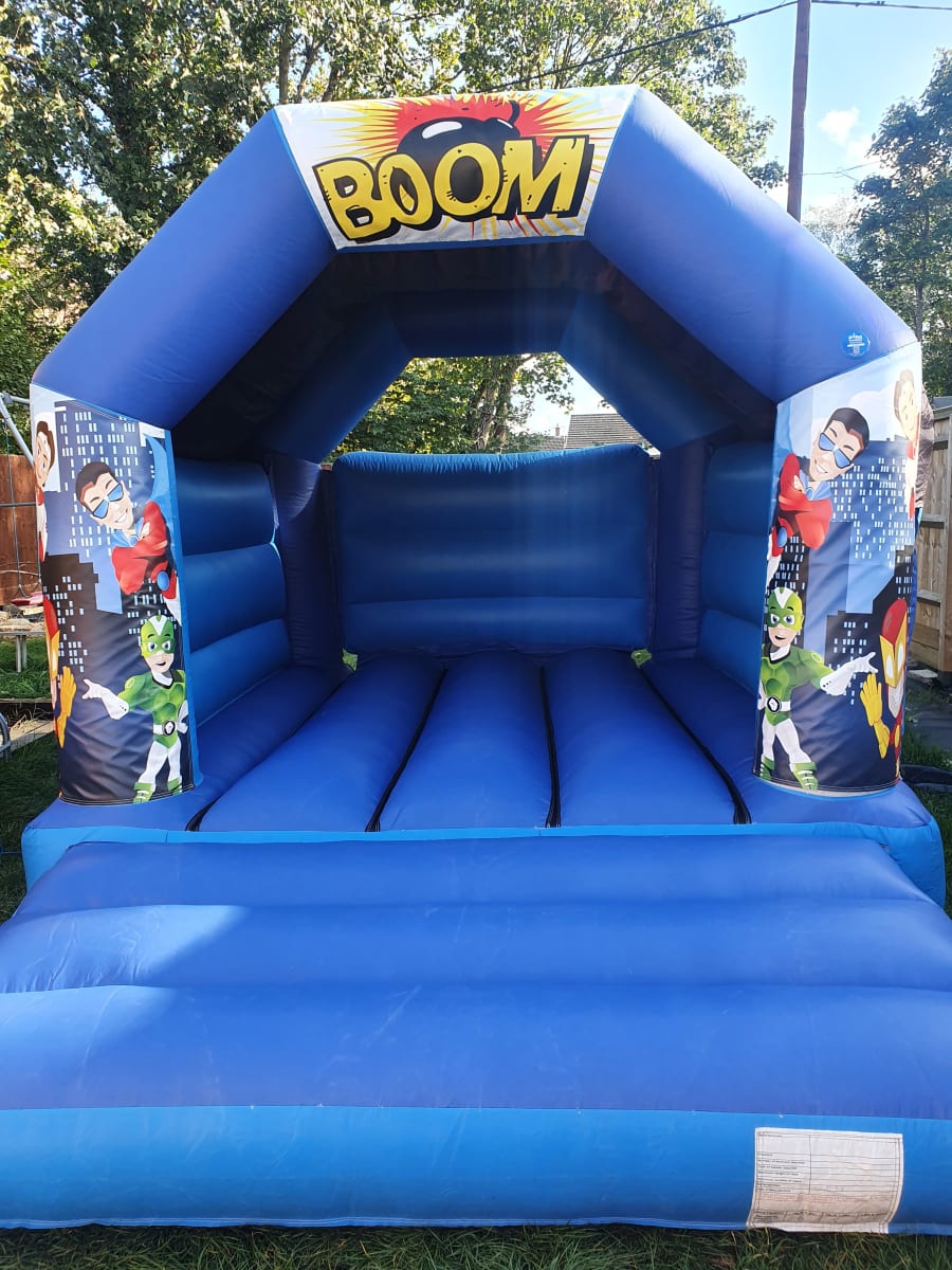 Inflatable Night-Club 02 - Bouncy Castle & Soft Play Hire in Abingdon,  Didcot, Wantage, Oxford, Witney, Bicester, Faringdon, Wallingford