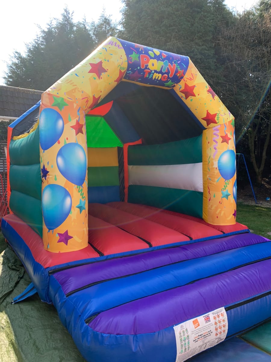 Inflatable Nightclub (15x18ft) - Bouncy Castle Hire in Birmingham,  Coventry, Sutton Coldfield, Bromsgrove, Solihull & the West Midlands