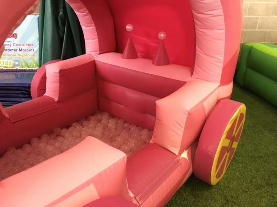 Princess carriage best sale inflatable pool