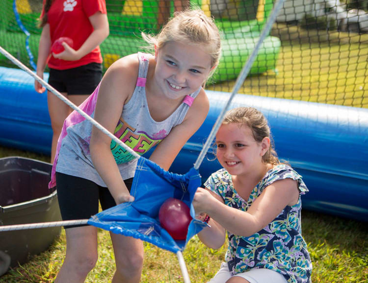 Water Balloon Wars (w/filling station) - Bounce House
