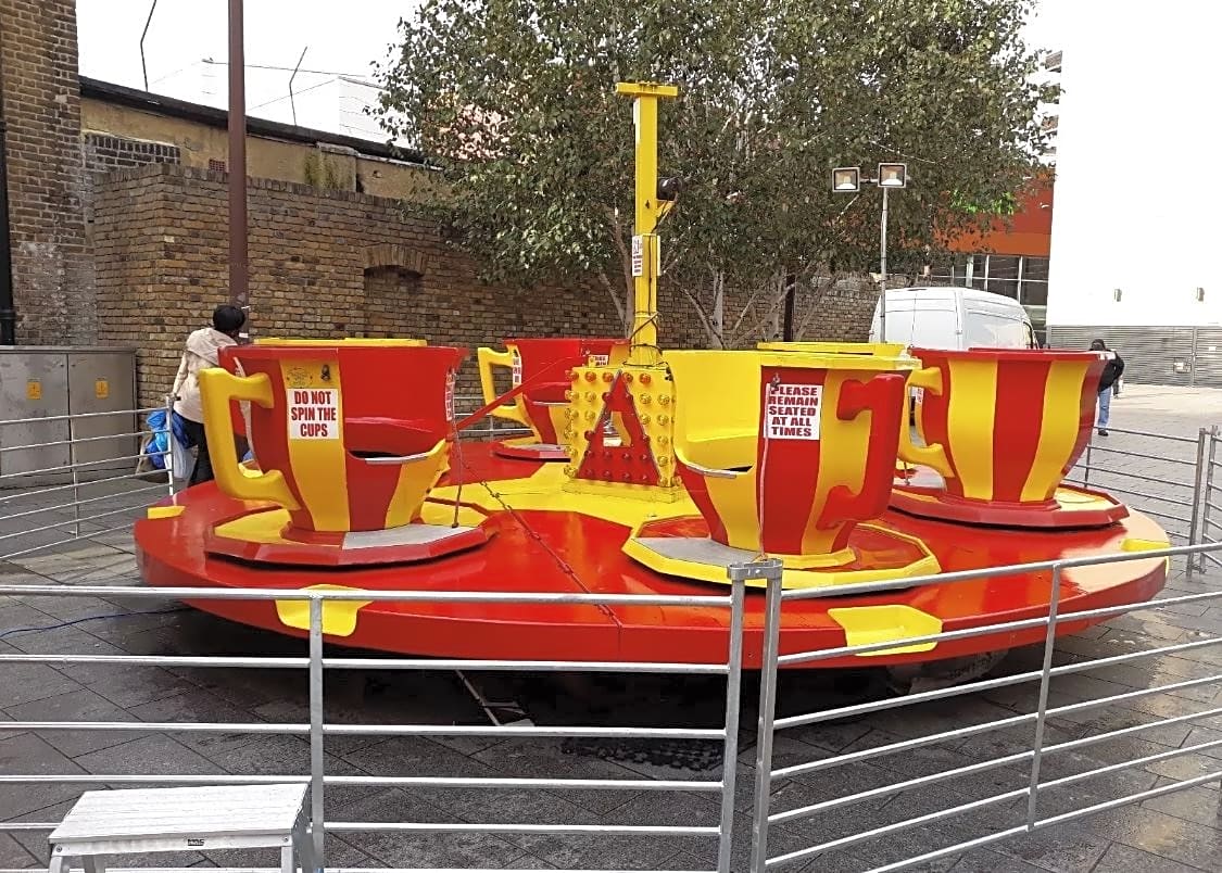 Teacup & saucer fairground ride hire