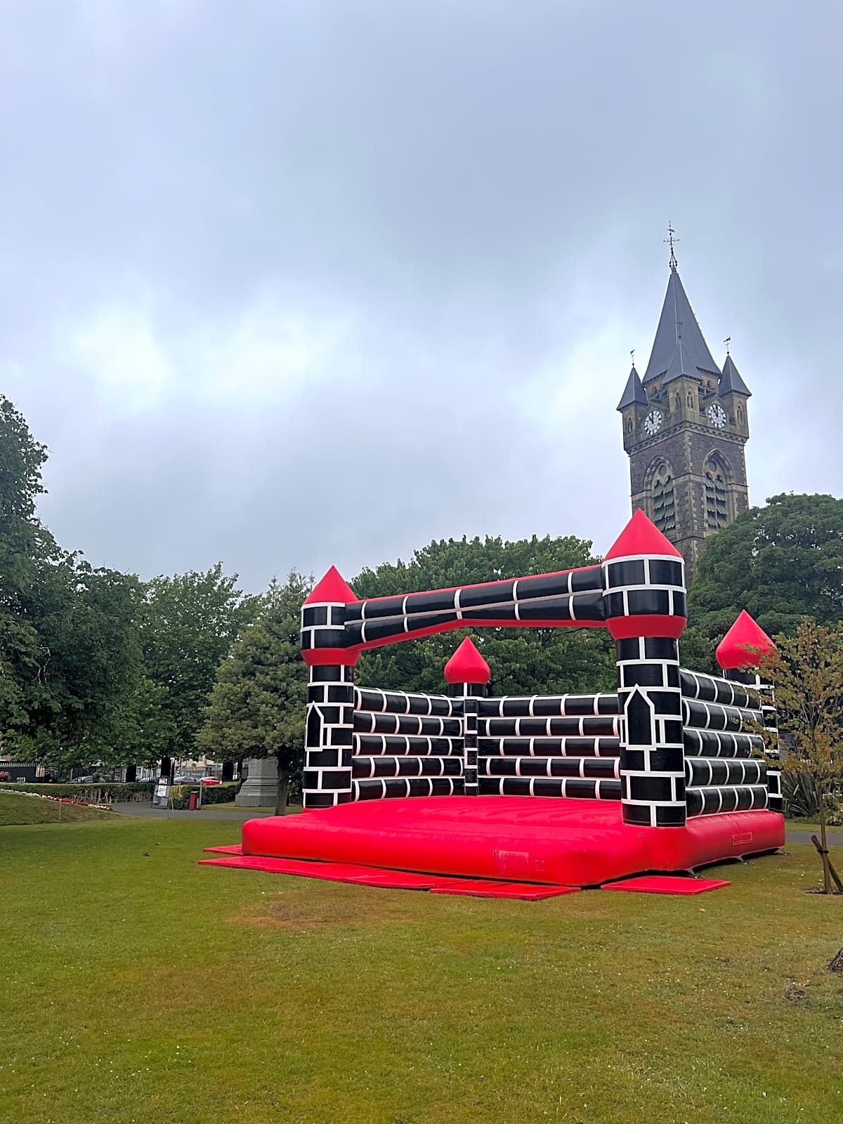Super Event Style Camelot Adult Bouncy Castle (25ft x 25ft)