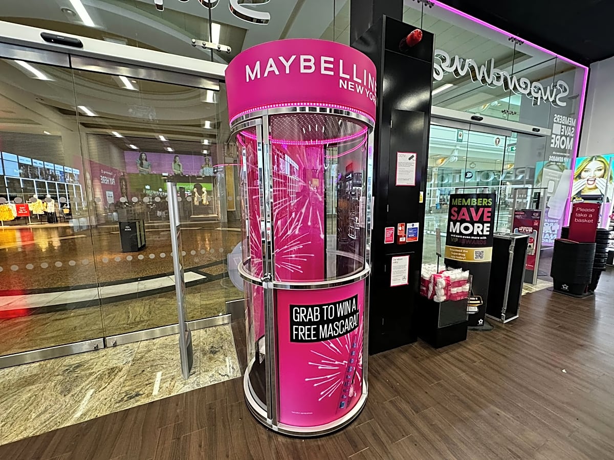 Grab 'A' Grand Cash Cube Hire