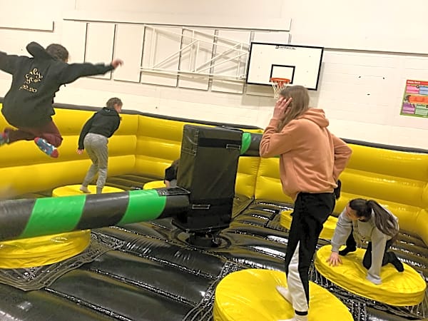 Wipeout Challenge Inflatable Hire – photo 4
