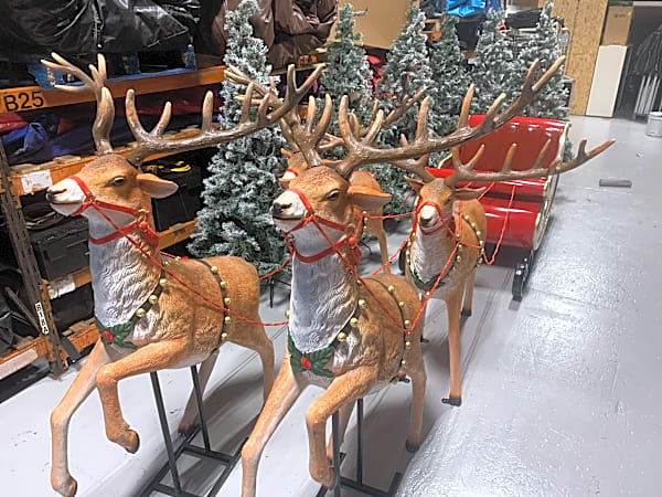 Santa's Sleigh & Reindeer Prop – photo 4