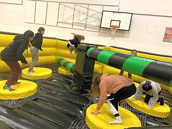 Wipeout Challenge Inflatable Hire – photo 7
