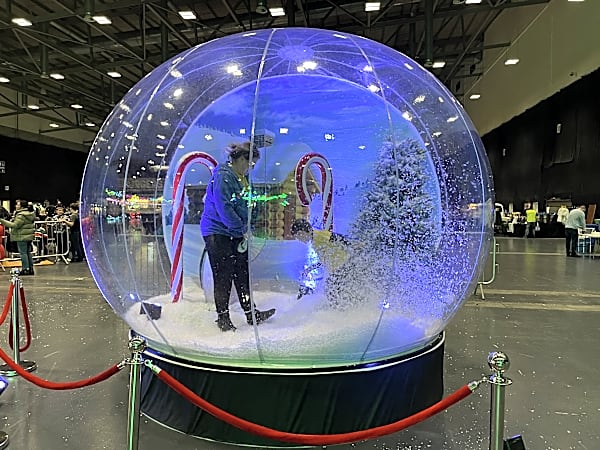 Mini Snow Globe Hire – photo 9