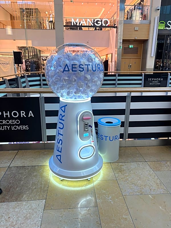 Gashapon Machine Hire – photo 6