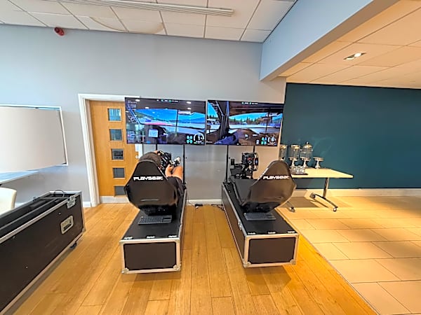 Fanatec Pro Driving Racing Simulator Version Hire – photo 6