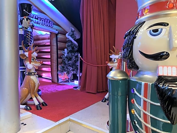 Christmas Prop Hire – photo 3