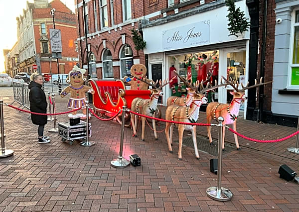 Deluxe Santa's Sleigh & 4 Reindeer Props
