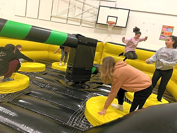 Wipeout Challenge Inflatable Hire – photo 6