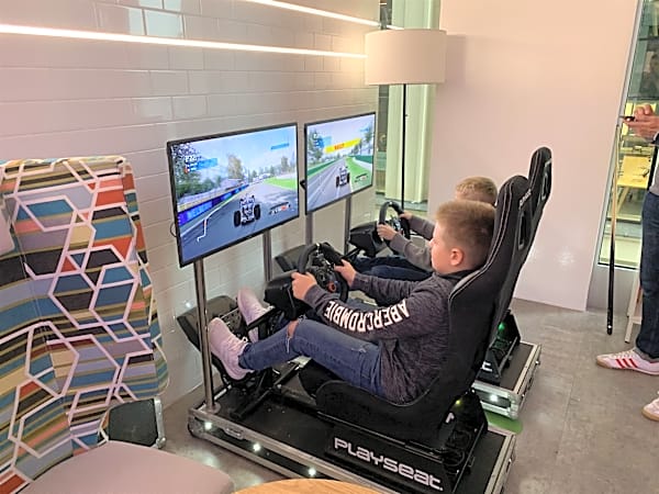 F1 Racing Simulator Hire - 2 Player – photo 3