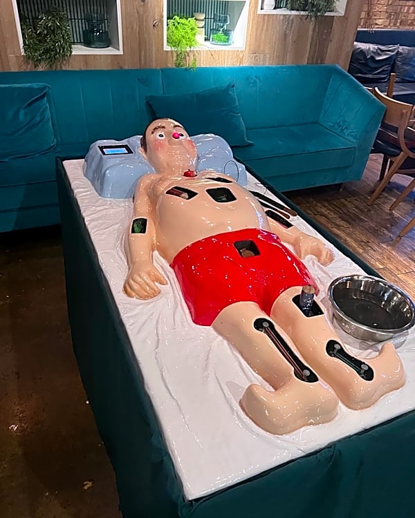 Saw Bones / Giant Operation Game