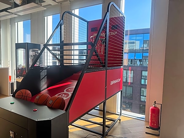 Arcade Style Basketball Shootout Pro Hire (Individual) – photo 2