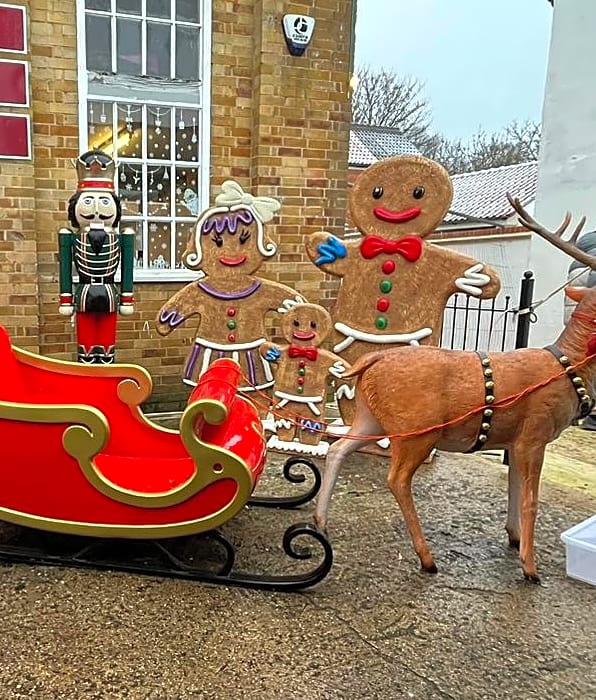 Gingerbread Snowman Prop – photo 3
