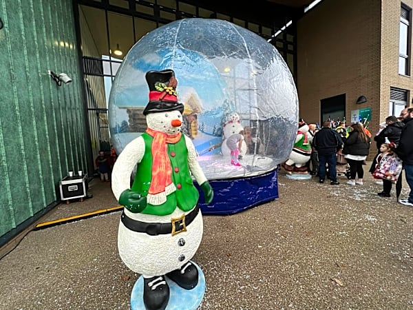 Snow Globe Experience Hire – photo 4