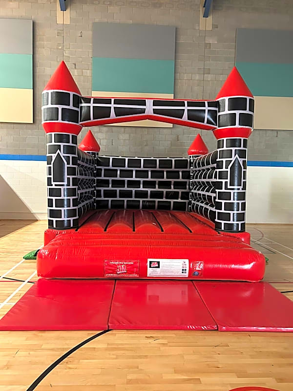 Camelot Adult Bouncy Castle – photo 9