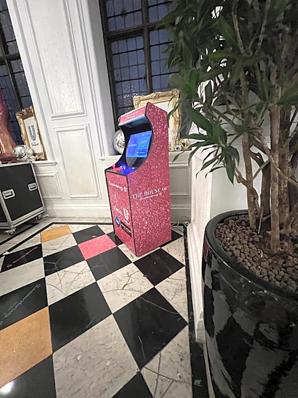 Retro Arcade Machine Hire – photo 3