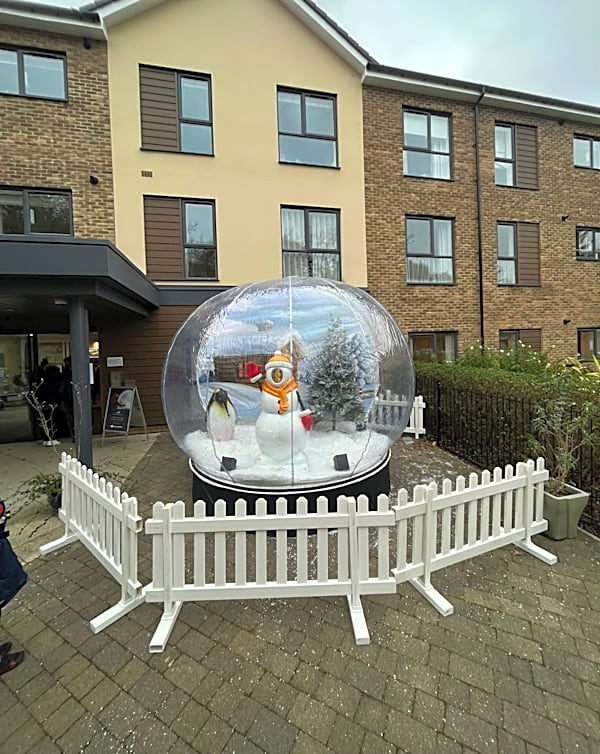 Mini Snow Globe Hire – photo 4