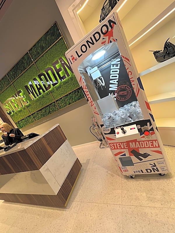 Prize Crane Claw Machine Hire – photo 9