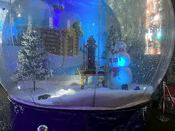 Christmas Giant Inflatable Snow Globe Hire – photo 7