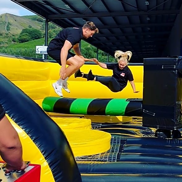 Wipeout Challenge Inflatable Hire – photo 3