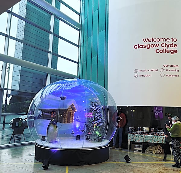 Mini Snow Globe Hire – photo 3